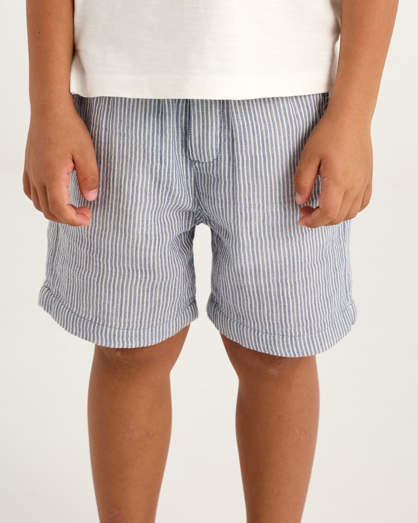 Completo con bermuda e polo bambino Mayoral bianco e azzurro righe Mayoral Bianco