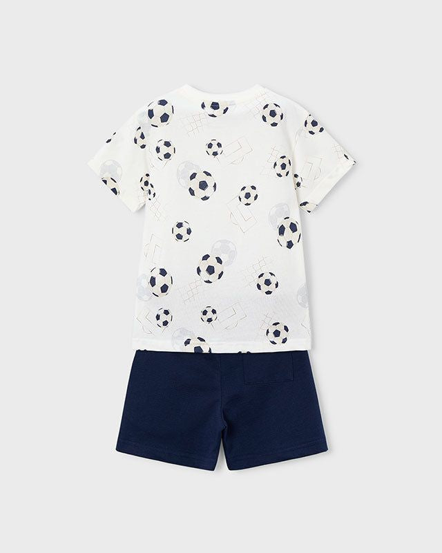 Completo estivo bambino Mayoral con palloni da calcio, maglietta bianca e pantaloncini blu