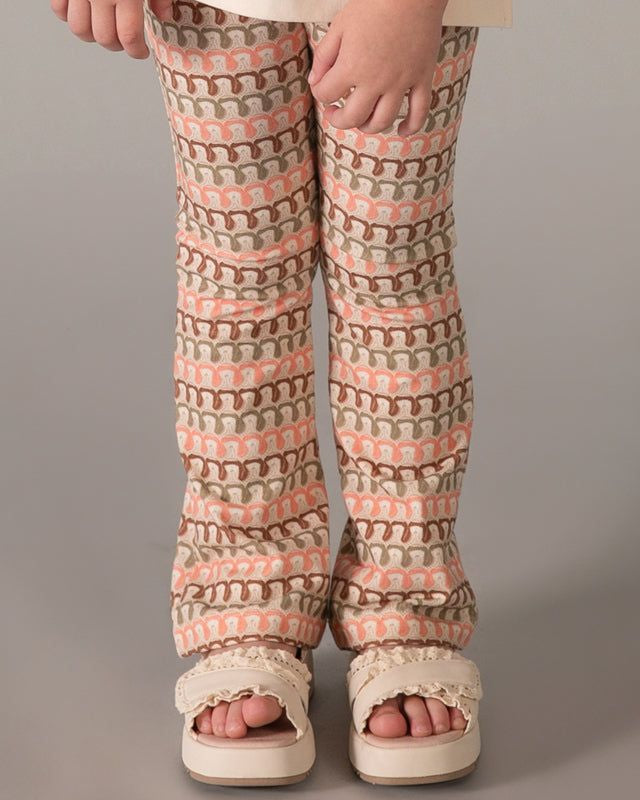 Leggings fantasia geometrica rosa e beige con sandali