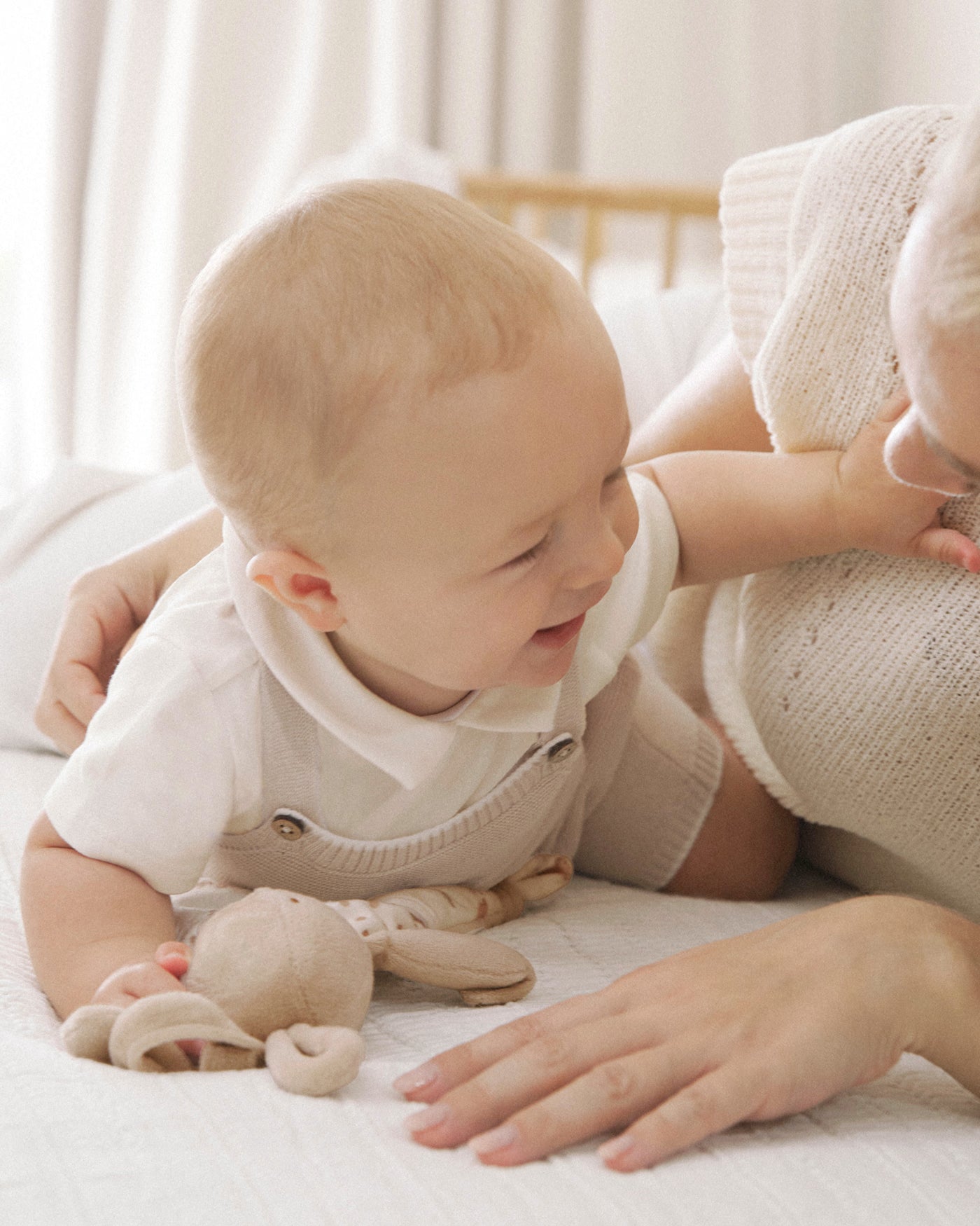 Completo salopette in filo di cotone e T-shirt neonato Mayoral Newborn beige Mayoral 0-1 Mesi 55cm