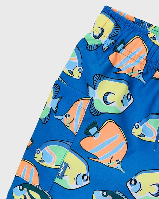 Logo Mayoral, scritta blu con icona a forma di nuvola, sfondo bianco, marchio di abbigliamento per bambini
