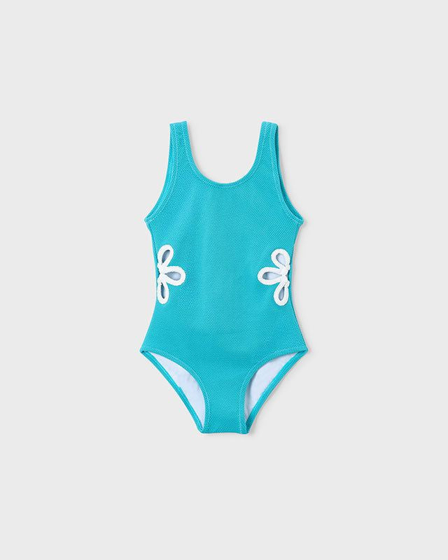 Costume da bagno intero bambina Mayoral celeste con fiore bianco, tessuto resistente all'acqua