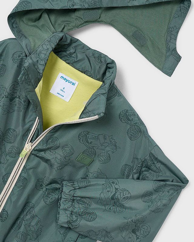 Dettaglio interno della giacca vento bambino Mayoral, colletto e etichetta