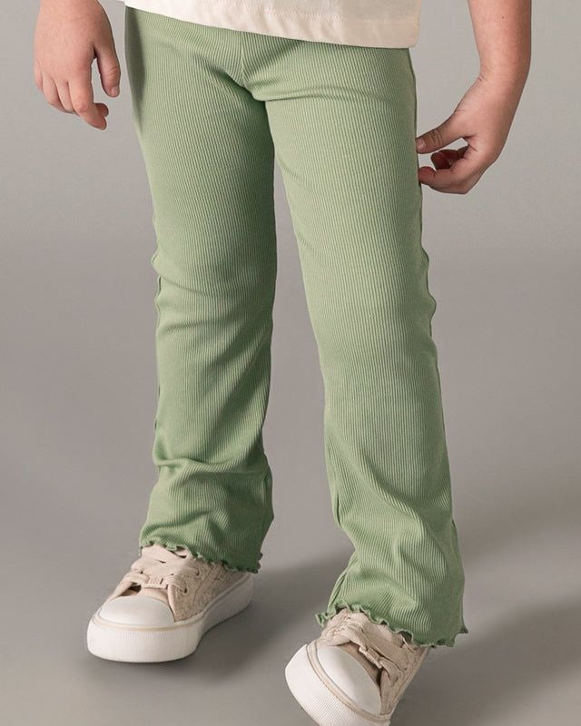 Dettaglio leggings verde muschio bambina
