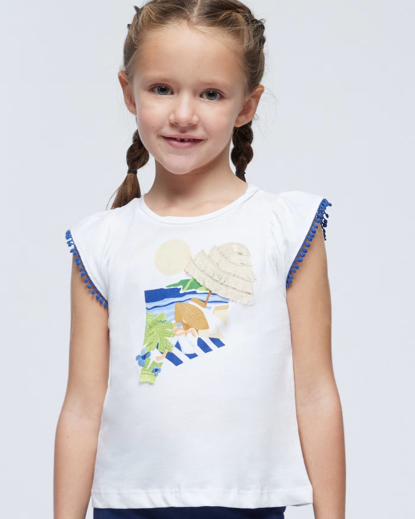 T-Shirt fresco cotone bambina Mayoral applicazioni bianca-blu Mayoral Bianco