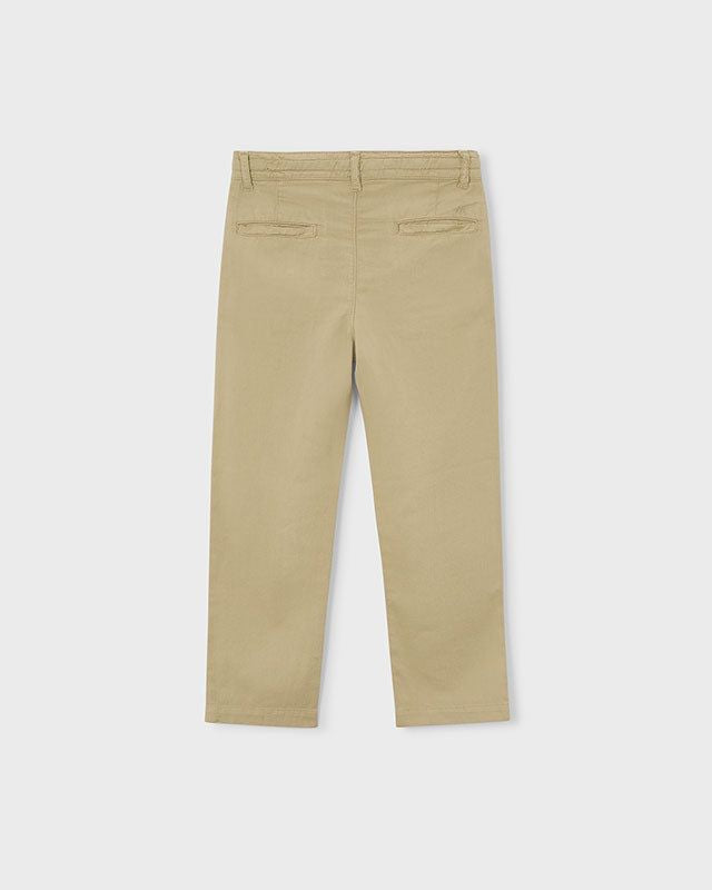 Retro dei pantaloni chino in lino bambino, dettagli delle tasche e cintura con passanti