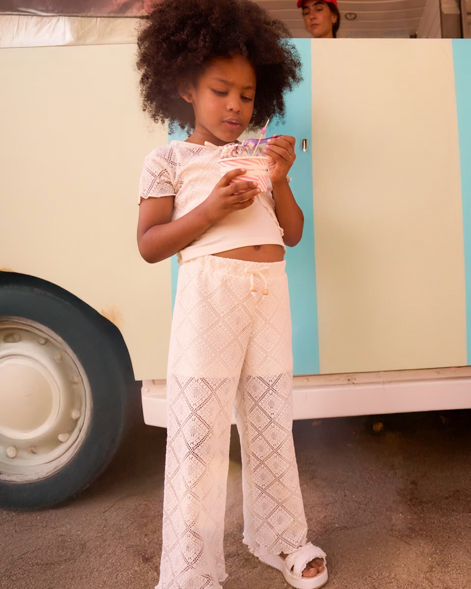 Pantalone lungo bambina Mayoral ricamato primavera estate