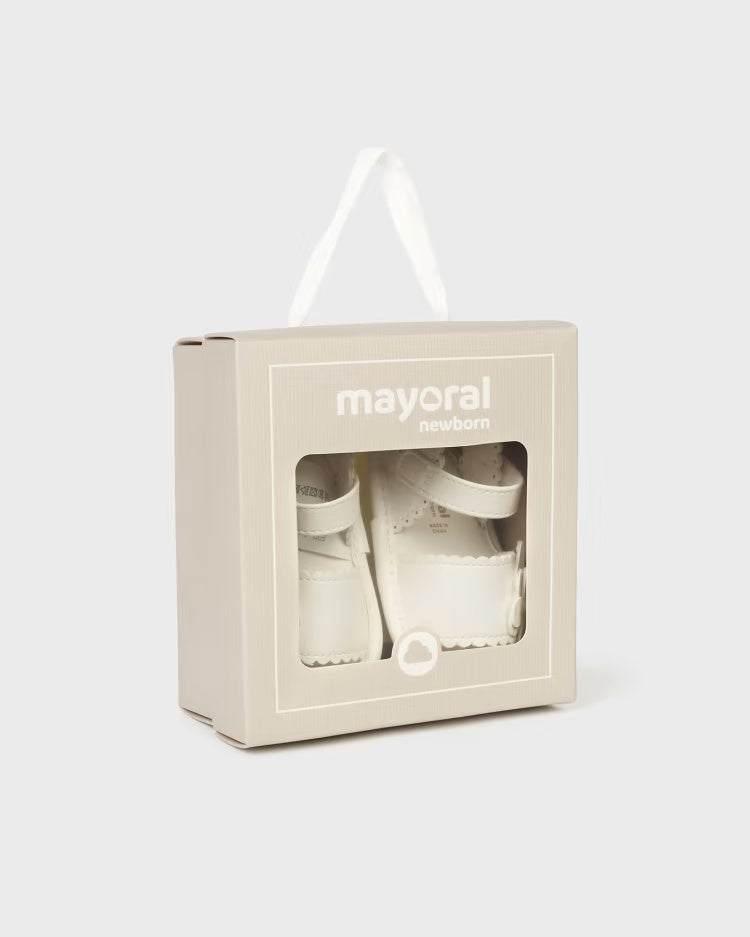 Sandali con chiusura velcro fiore neonata Mayoral Newborn bianco - ErreGiModaBimbo