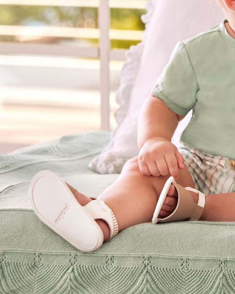 Sandali con fibbia neonato Mayoral Newborn tortora - ErreGiModaBimbo
