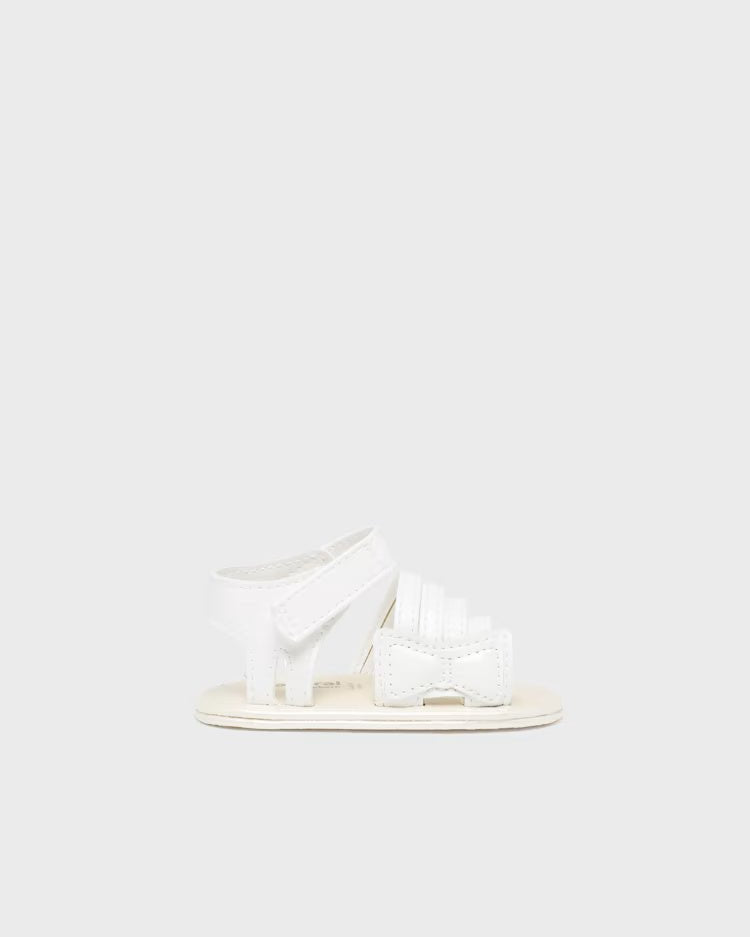 Sandali ragnetto con fibbia neonata Mayoral Newborn bianco - ErreGiModaBimbo