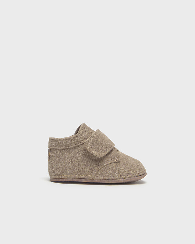 Scarpe camoscio neonato Mayoral Newborn color noce Mayoral Noce