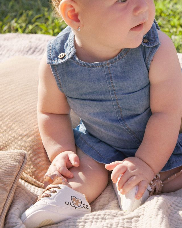 Scarpe sportive neonata Mayoral Newborn bianche orsetto Mayoral Bianco