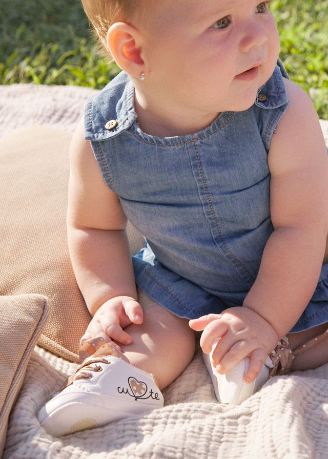 Scarpe sportive neonata Mayoral Newborn bianche orsetto Mayoral Bianco