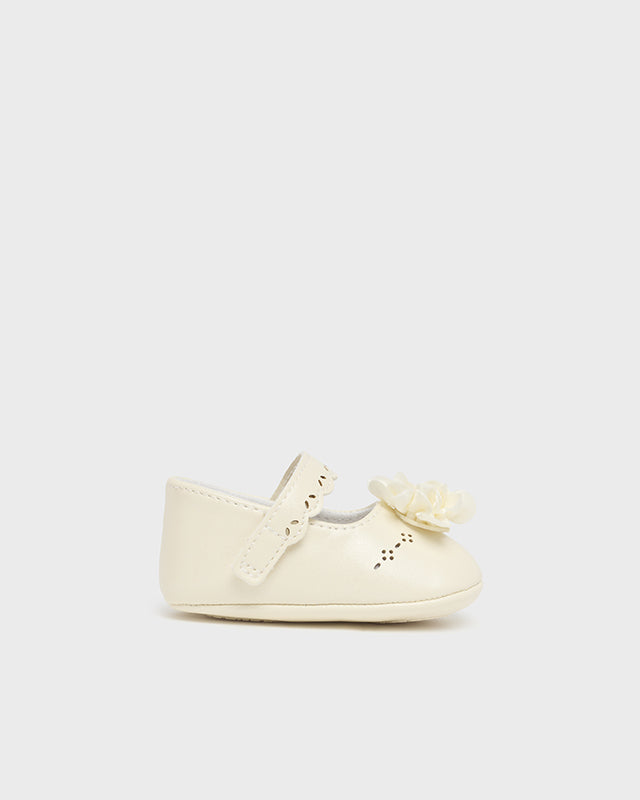 Scarpine ballerine con fiocco fiore neonata Mayoral Newborn crema Mayoral Crema