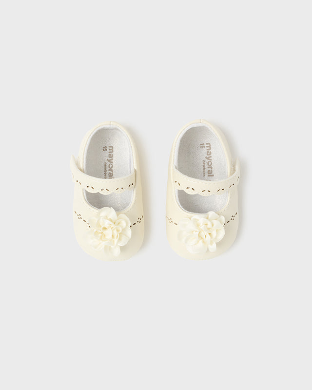Scarpine ballerine con fiocco fiore neonata Mayoral Newborn crema Mayoral Crema