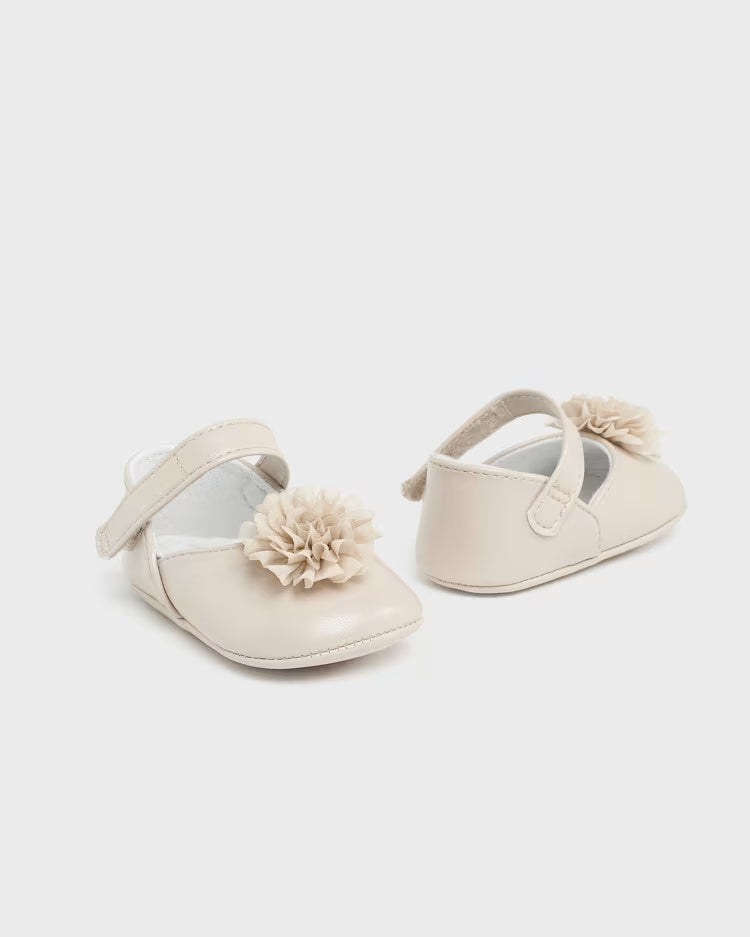 Scarpine ballerine neonata Mayoral Newborn crema pompom fiori Mayoral Crema