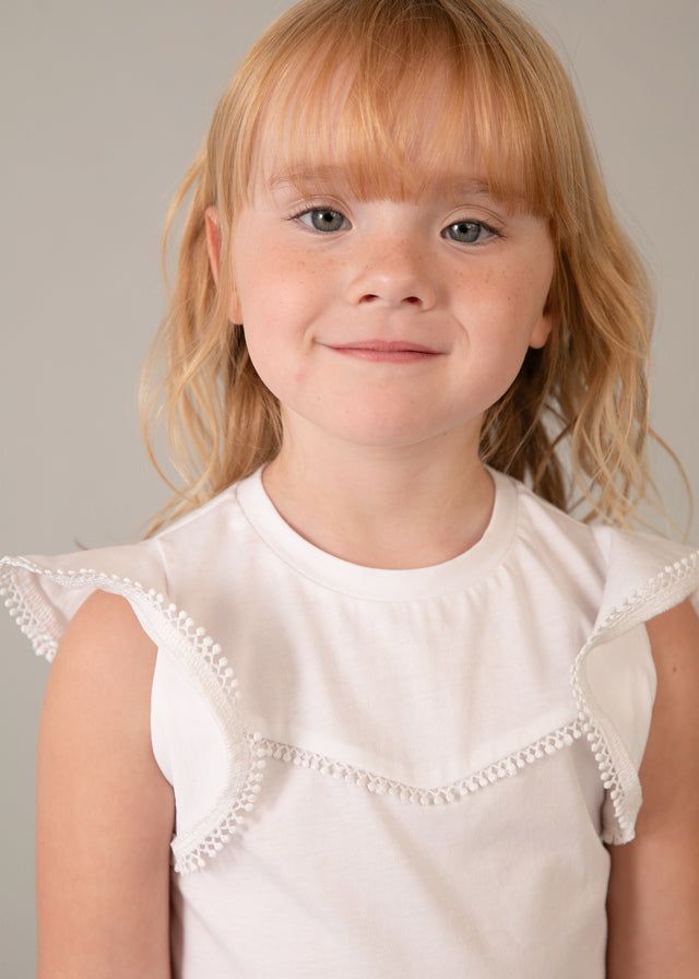 T-shirt bambina bianca con maniche a aletta e pizzo Mayoral 2 Anni 92cm