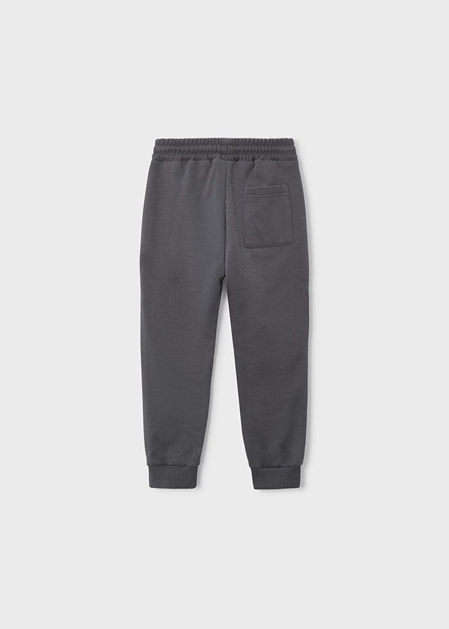 Tuta bambino Mayoral con felpa zip grigia, pantaloni e T-shirt in stile sportivo