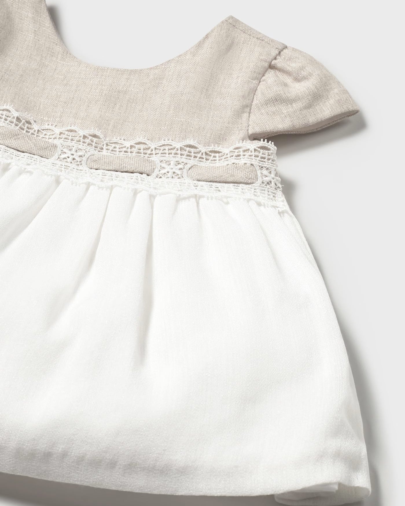 Abito con copri pannolino cerimonia neonata Mayoral Newborn beige e panna Mayoral Beige