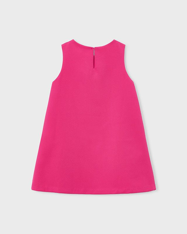 Dettaglio fiore applicato vestito bambina