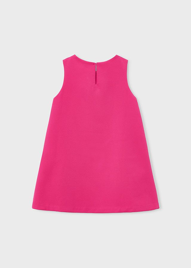 Dettaglio fiore applicato vestito bambina