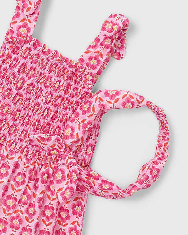Dettaglio della fascetta e del vestito bambina con stampa floreale rosa, cotone leggero