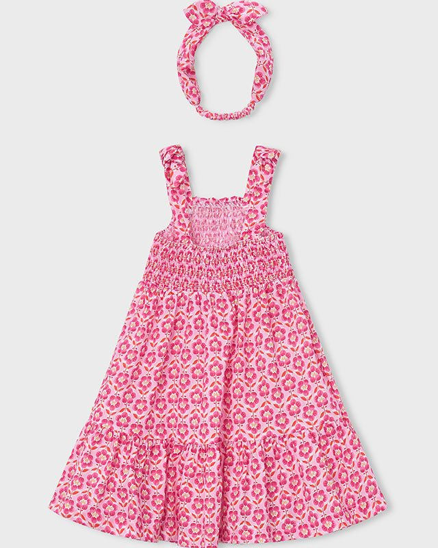 Logo Mayoral con scritta blu e icona a forma di cuore, making friends