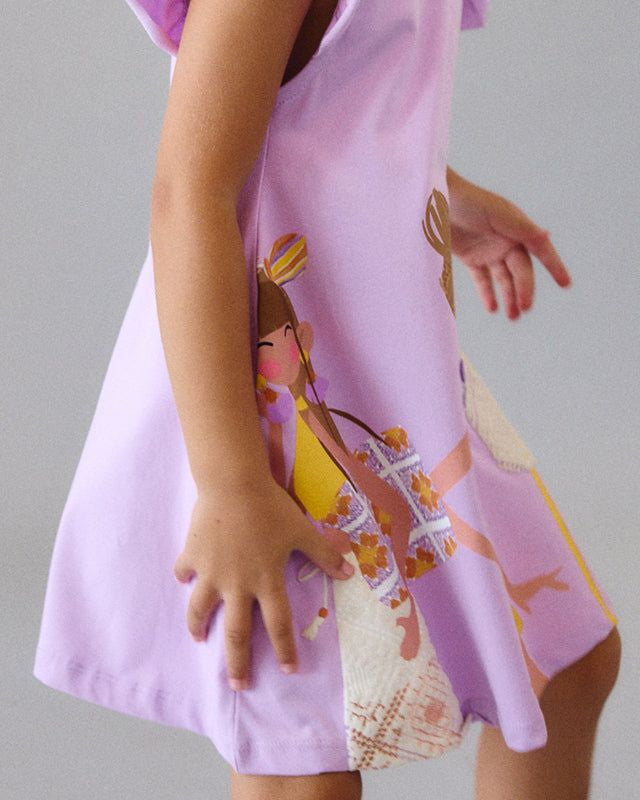 Dettaglio vestito cotone bambina Mayoral con stampa Modelle
