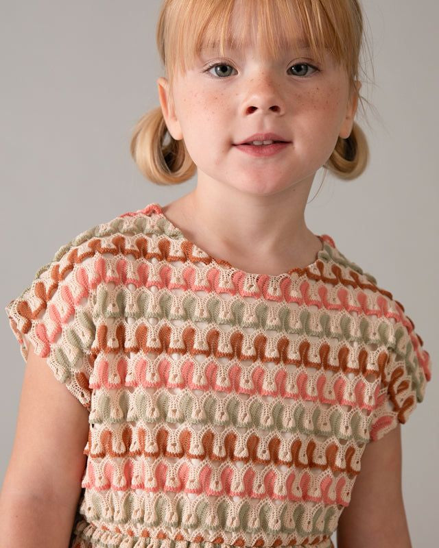 Dettaglio viso bambina vestito uncinetto