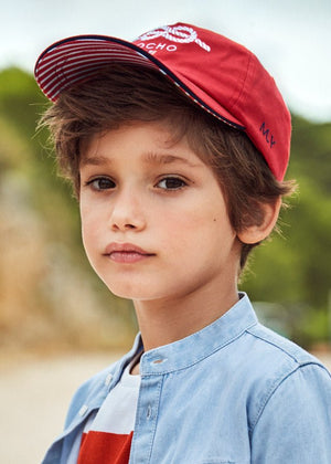 Cappello modello visiera bambino Mayoral "OCHO" rosso - ErreGiModaBimbo