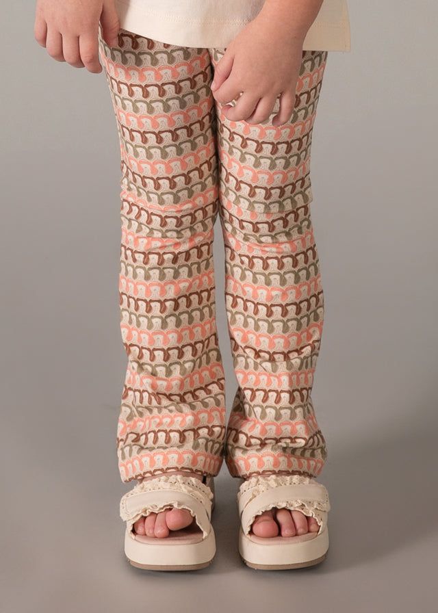 Leggings fantasia geometrica rosa e beige con sandali
