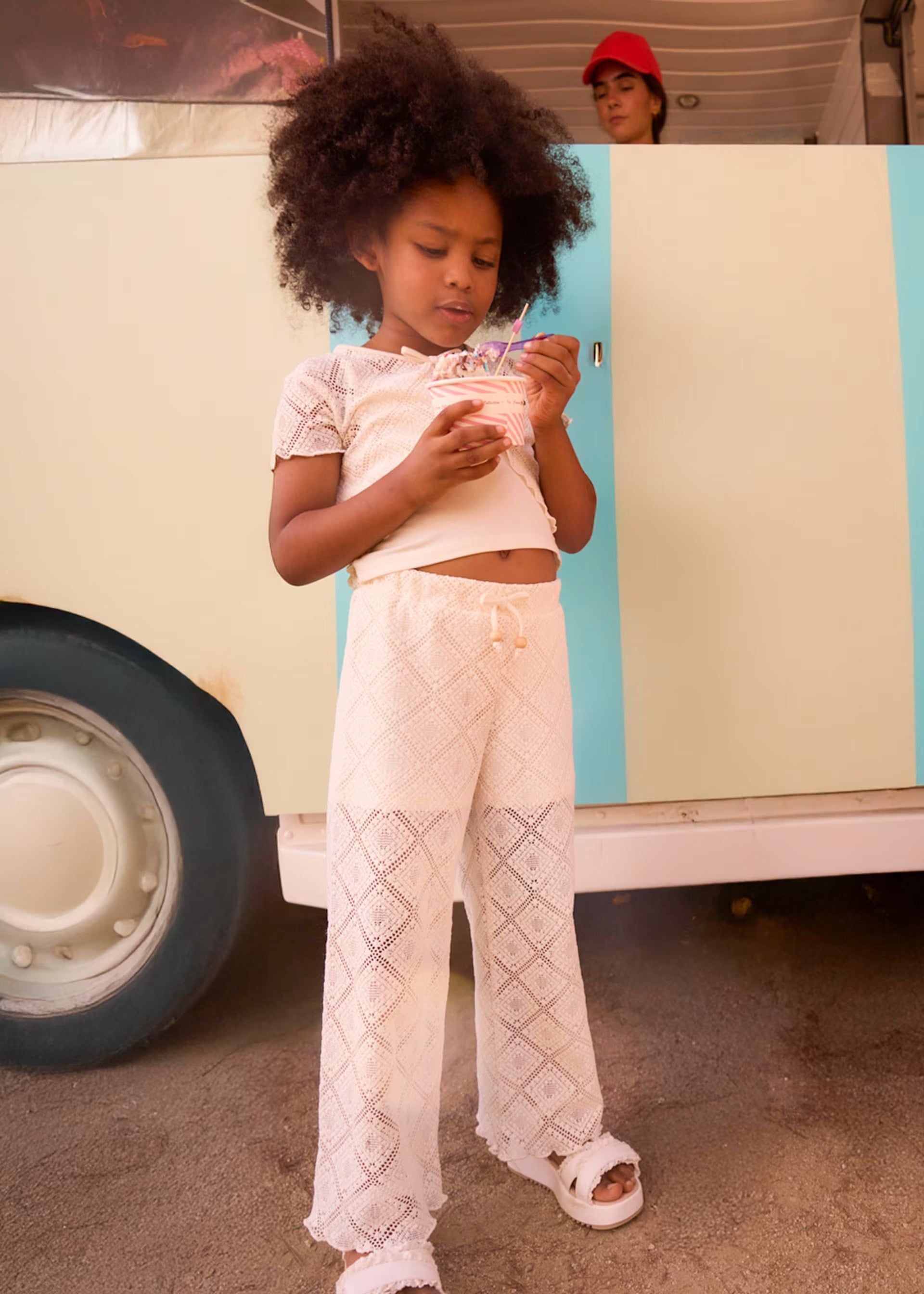 Pantalone lungo bambina Mayoral ricamato primavera estate