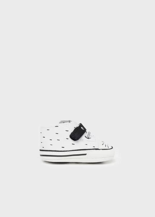 Scarpe tela bianco neonato con velcro Mayoral Newborn - ErreGiModaBimbo