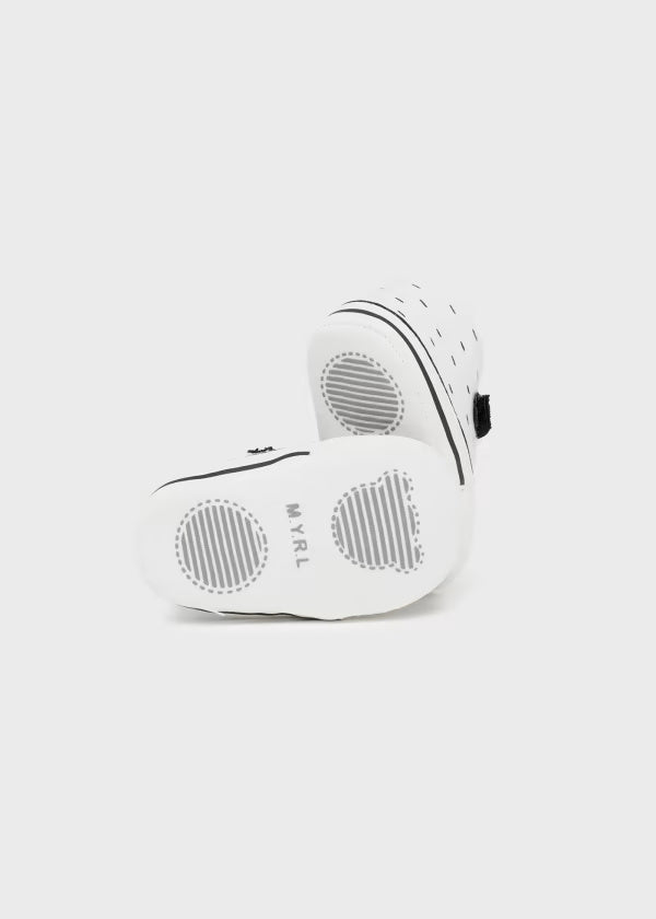 Scarpe tela bianco neonato con velcro Mayoral Newborn - ErreGiModaBimbo