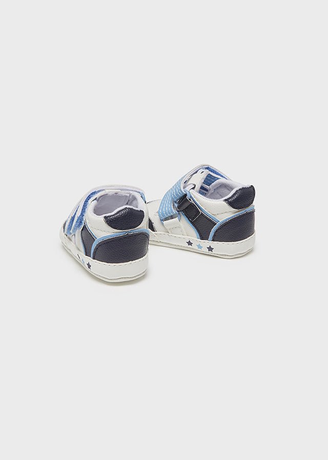 Scarpette spotive neonato Mayoral Newborn bianche azzurre - ErreGiModaBimbo