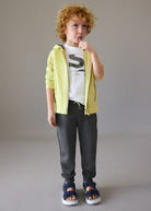 Tuta bambino Mayoral con felpa zip, pantaloni e T-shirt in verde citronella