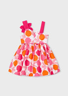 Dettaglio del vestito cerimonia bambina Mayoral con fiocco rosa e stampa a pallini