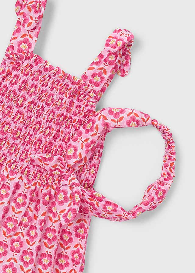 Dettaglio della fascetta e del vestito bambina con stampa floreale rosa, cotone leggero
