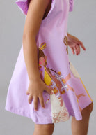 Dettaglio vestito cotone bambina Mayoral con stampa Modelle